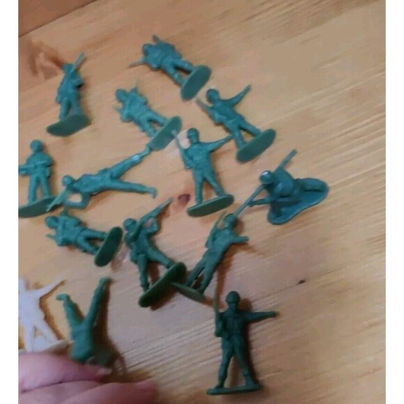 Greenbrier Army Men Military Large Toy Soldiers 2" Figures Lot of 29 - Picture 3 of 5